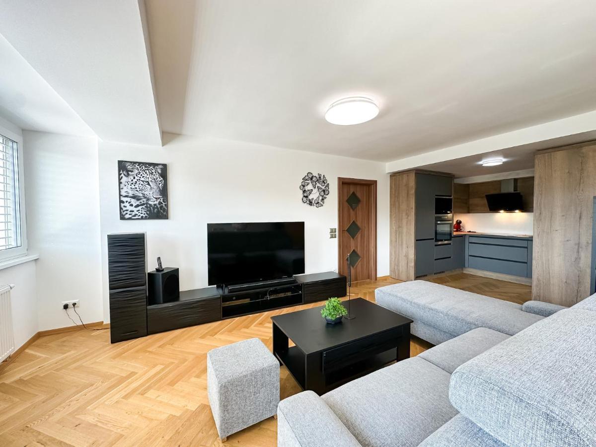 Lux Residence, A/C, Vip Parking, City View Banska Bystrica Exterior photo